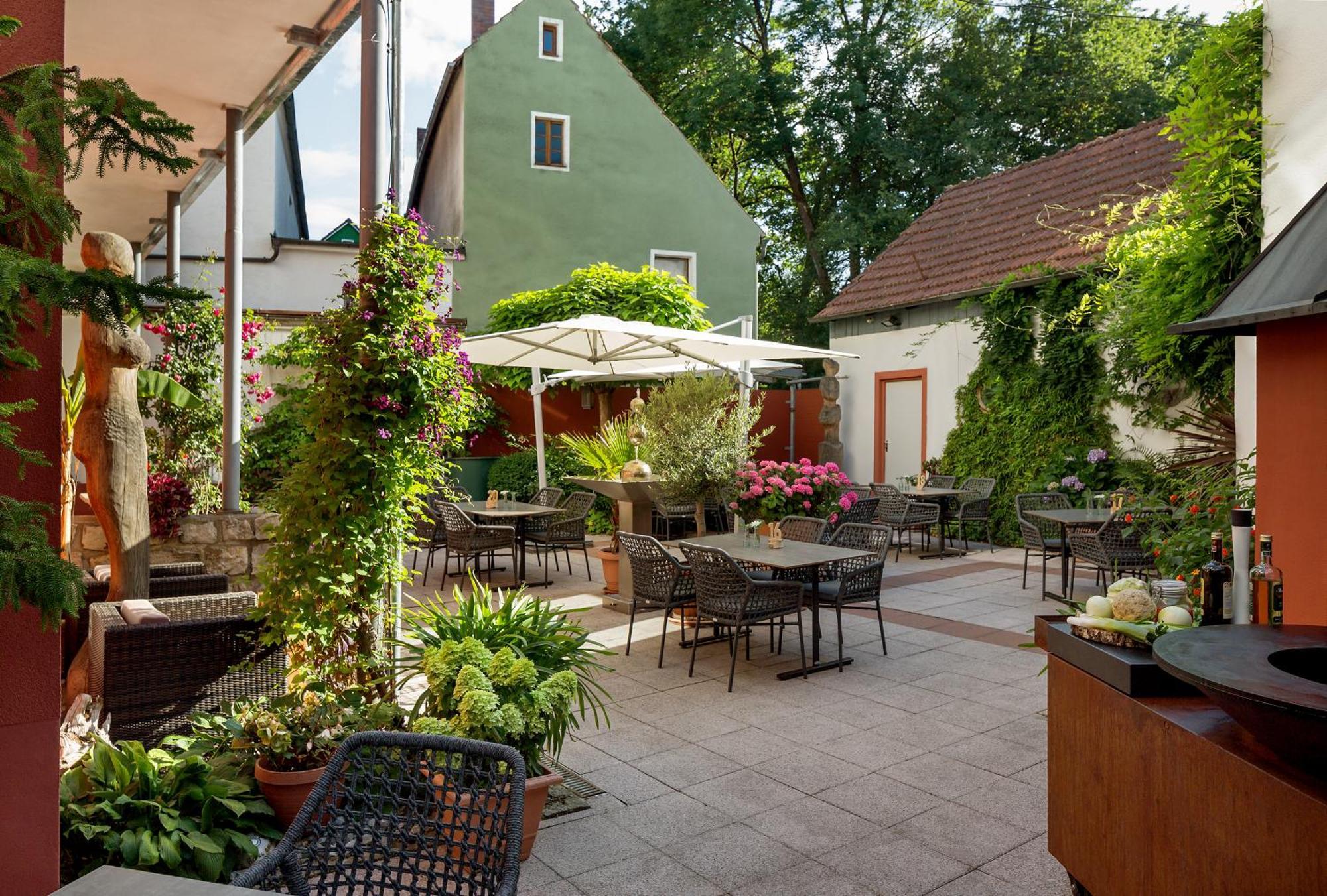 Wirtshaus & Hotel Goldener Greif Edelsfeld Kültér fotó