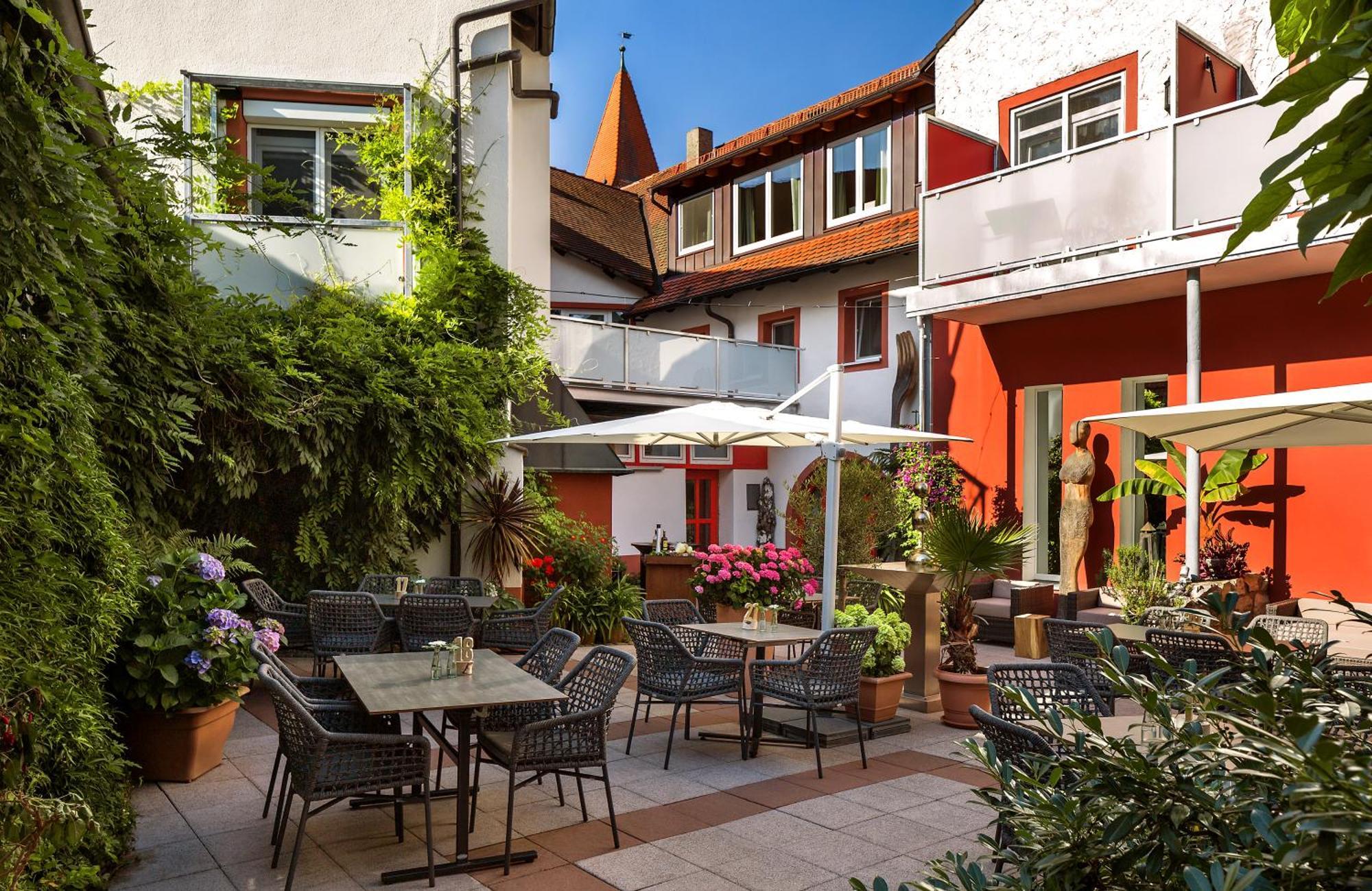 Wirtshaus & Hotel Goldener Greif Edelsfeld Kültér fotó