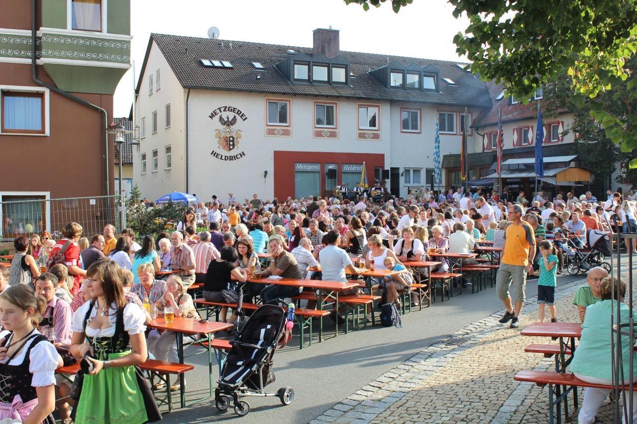 Wirtshaus & Hotel Goldener Greif Edelsfeld Kültér fotó